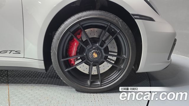 Porsche 911 (992) Carrera 4 GTS Cabriolet 2024 — фото 27