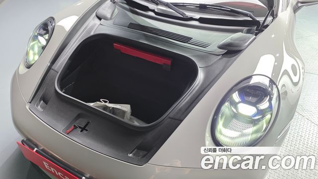 Porsche 911 (992) Carrera 4 GTS Cabriolet 2024 — фото 33