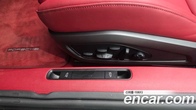 Porsche 911 (992) Carrera 4 GTS Cabriolet 2024 — фото 36
