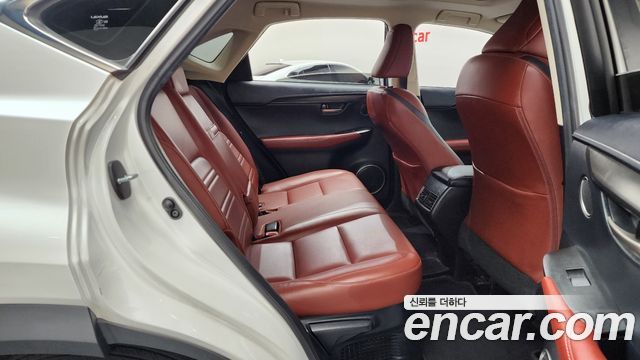 Lexus NX300h Supreme 2016 — фото 12