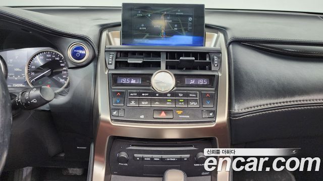 Lexus NX300h Supreme 2016 — фото 14