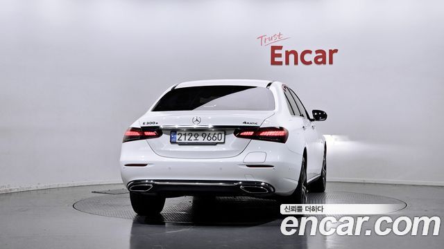 Mercedes-Benz E-Class (W213) E300e 4MATIC Exclusive 2021 — фото 4