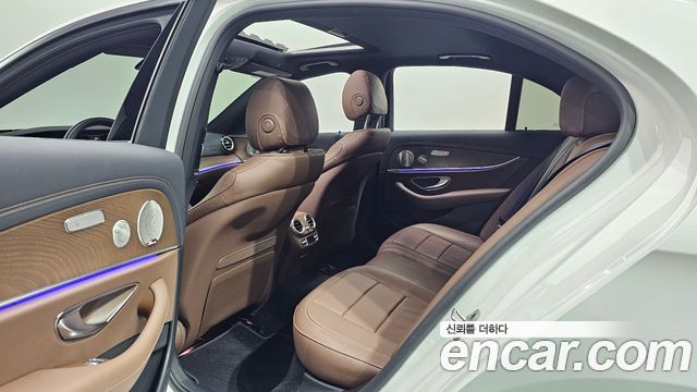 Mercedes-Benz E-Class (W213) E300e 4MATIC Exclusive 2021 — фото 11