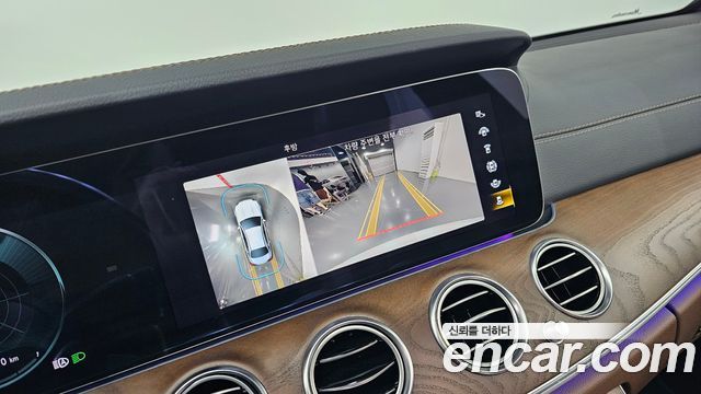 Mercedes-Benz E-Class (W213) E300e 4MATIC Exclusive 2021 — фото 16