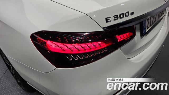 Mercedes-Benz E-Class (W213) E300e 4MATIC Exclusive 2021 — фото 23