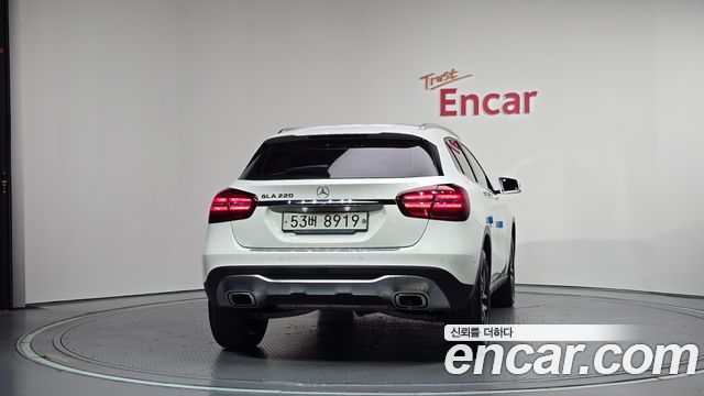 Mercedes-Benz GLA-Class (X156) GLA220 Premium 2019 — фото 4