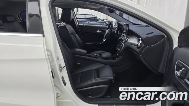Mercedes-Benz GLA-Class (X156) GLA220 Premium 2019 — фото 11