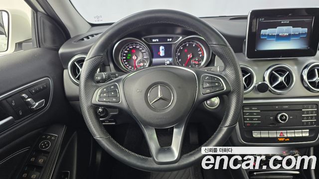Mercedes-Benz GLA-Class (X156) GLA220 Premium 2019 — фото 13