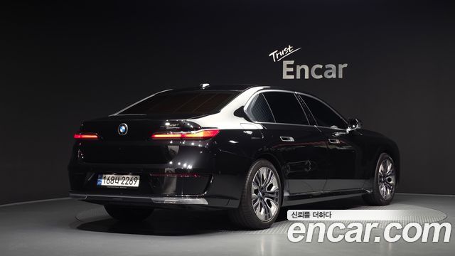 BMW 7 Series (G70) 740i sDrive Design Pure Excellence 2023 — фото 2
