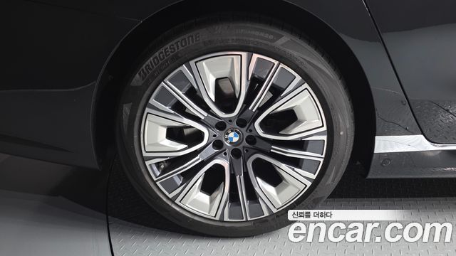 BMW 7 Series (G70) 740i sDrive Design Pure Excellence 2023 — фото 5