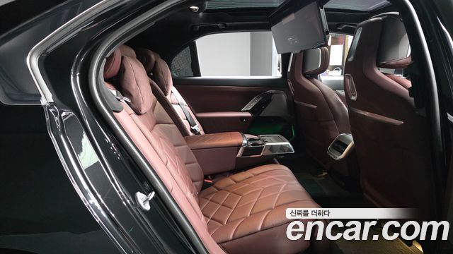 BMW 7 Series (G70) 740i sDrive Design Pure Excellence 2023 — фото 12