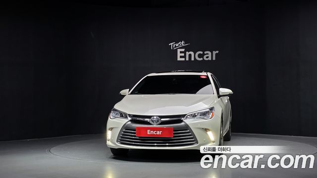 Toyota Camry 2.5 XLE 2017 — фото 3
