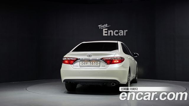 Toyota Camry 2.5 XLE 2017 — фото 4
