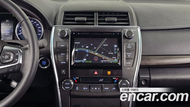 Toyota Camry 2.5 XLE 2017 — фото 14