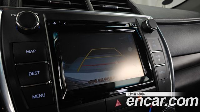 Toyota Camry 2.5 XLE 2017 — фото 15