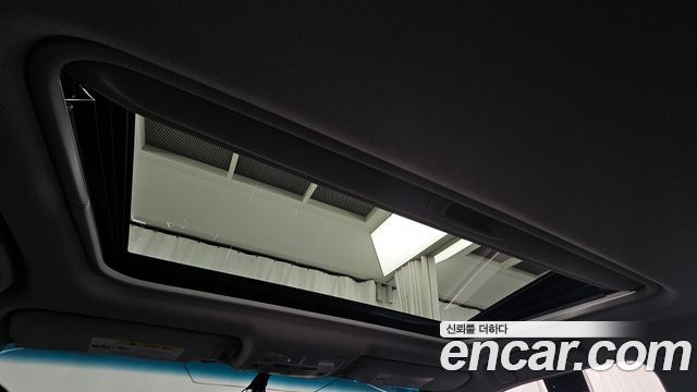 Toyota Camry 2.5 XLE 2017 — фото 17