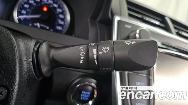 Toyota Camry 2.5 XLE 2017 — фото 19