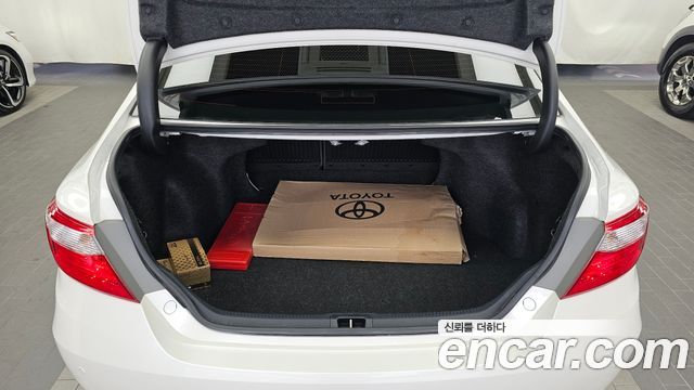 Toyota Camry 2.5 XLE 2017 — фото 20