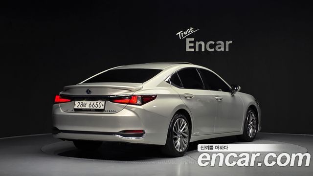 Lexus ES300h (VII) Luxury Plus 2019 — фото 2