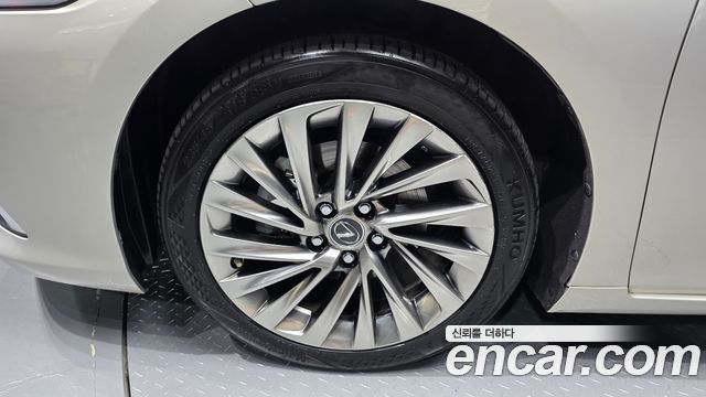 Lexus ES300h (VII) Luxury Plus 2019 — фото 5