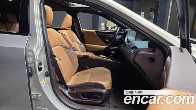 Lexus ES300h (VII) Luxury Plus 2019 — фото 11