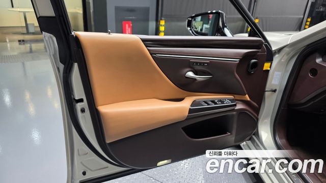 Lexus ES300h (VII) Luxury Plus 2019 — фото 24