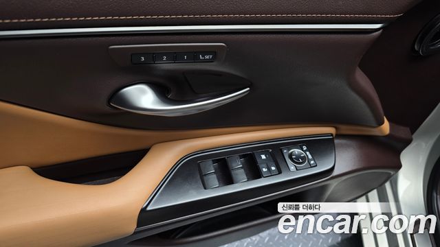 Lexus ES300h (VII) Luxury Plus 2019 — фото 29