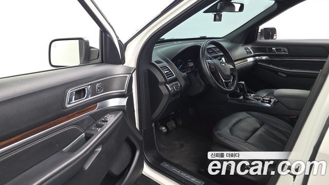 Ford Explorer 2.3 Limited 4WD 5th 2018 — фото 10