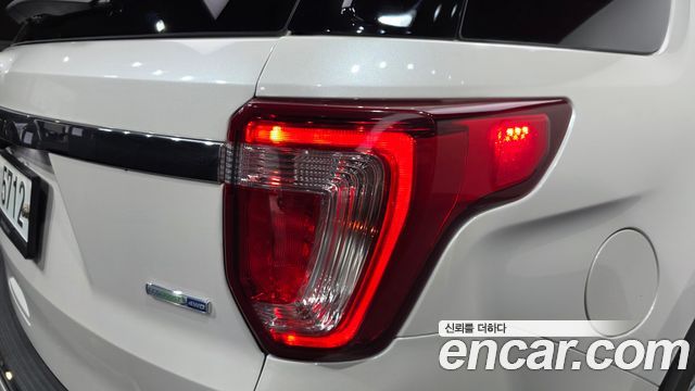 Ford Explorer 2.3 Limited 4WD 5th 2018 — фото 23