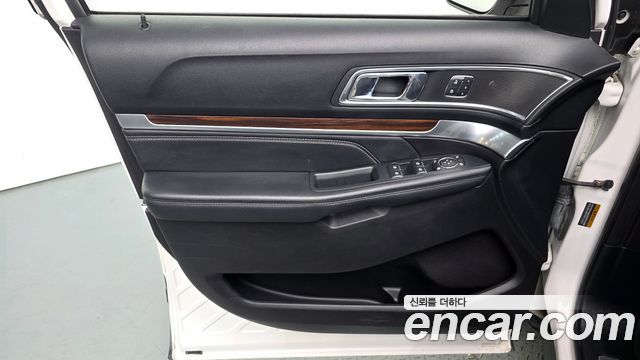 Ford Explorer 2.3 Limited 4WD 5th 2018 — фото 24