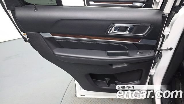Ford Explorer 2.3 Limited 4WD 5th 2018 — фото 25