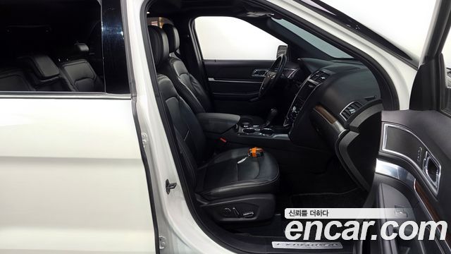 Ford Explorer 2.3 Limited 4WD 5th 2018 — фото 26