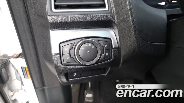 Ford Explorer 2.3 Limited 4WD 5th 2018 — фото 28