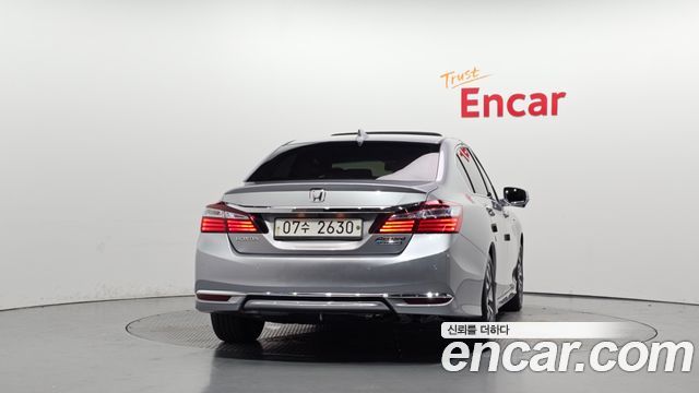 Honda Accord 2.0 Hybrid 9th 2017 — фото 4