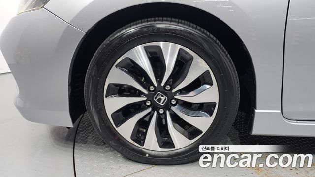 Honda Accord 2.0 Hybrid 9th 2017 — фото 5
