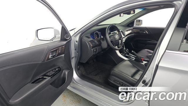 Honda Accord 2.0 Hybrid 9th 2017 — фото 10