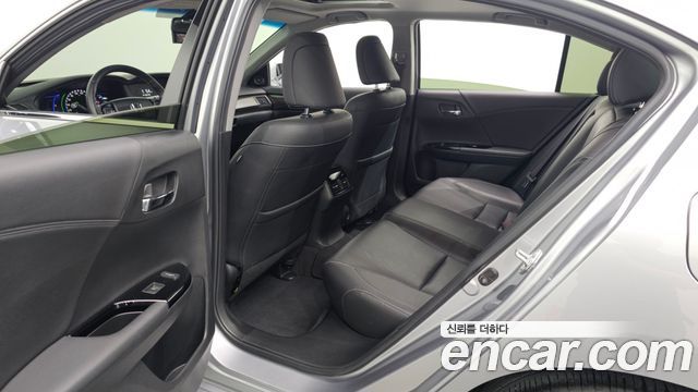 Honda Accord 2.0 Hybrid 9th 2017 — фото 11