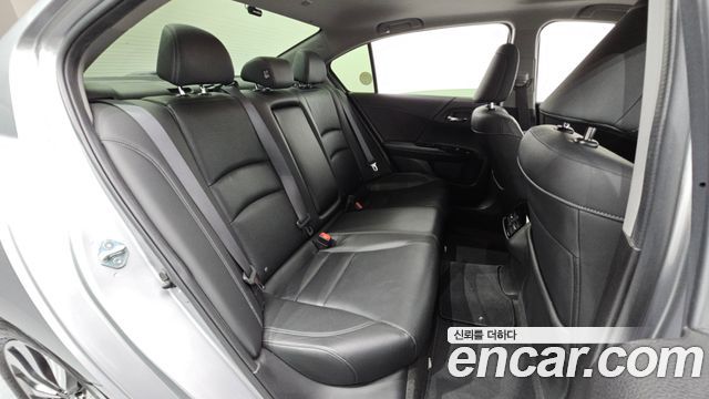 Honda Accord 2.0 Hybrid 9th 2017 — фото 12