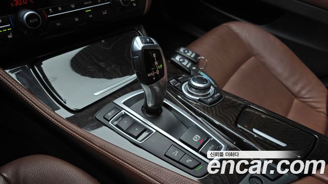 BMW 5 Series (F10) 525d xDrive 2013 — фото 9