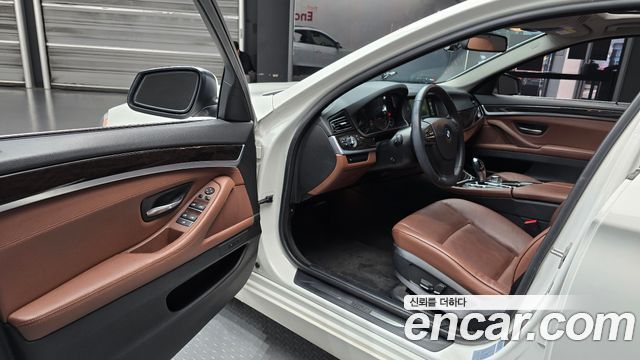 BMW 5 Series (F10) 525d xDrive 2013 — фото 10