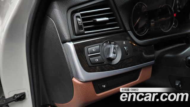 BMW 5 Series (F10) 525d xDrive 2013 — фото 16