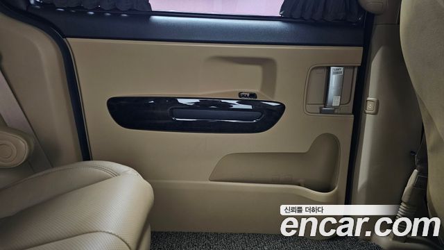 Kia Carnival 7-Seater Hi-Limousine President 2019 — фото 25