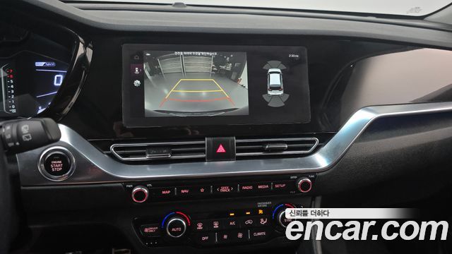 Kia Niro 1.6 HEV Noblesse Special 2020 — фото 19
