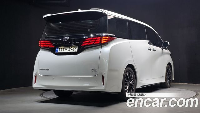 Toyota Alphard (IV) 2.5 HEV Executive AWD 2024 — фото 2