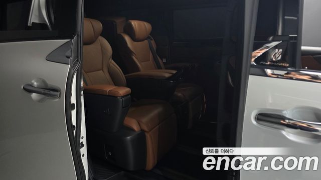 Toyota Alphard (IV) 2.5 HEV Executive AWD 2024 — фото 11