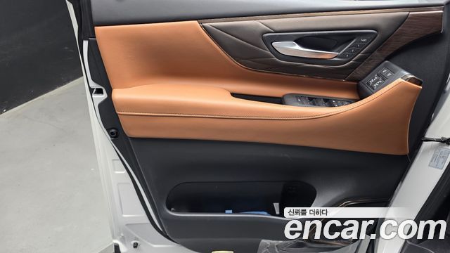 Toyota Alphard (IV) 2.5 HEV Executive AWD 2024 — фото 25
