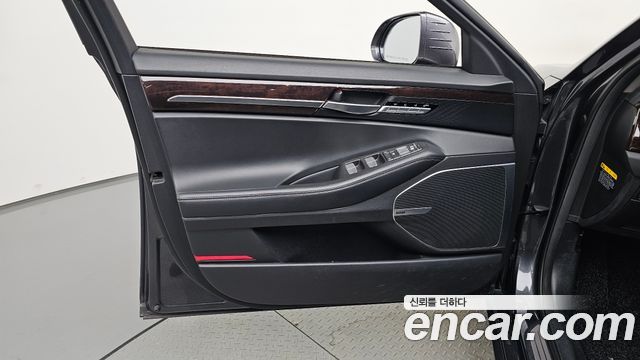 Genesis EQ900 3.8 GDI AWD Luxury 2018 — фото 24