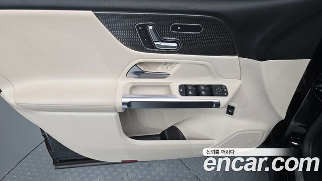 Mercedes-Benz GLB-Class (X247) GLB220 2021 — фото 24