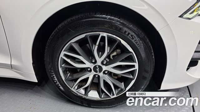 Kia K5 (III) 2.0 Prestige 2023 — фото 21