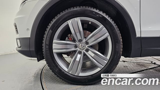 Volkswagen Tiguan (II) 2.0 TDI 4Motion Prestige 2018 — фото 5